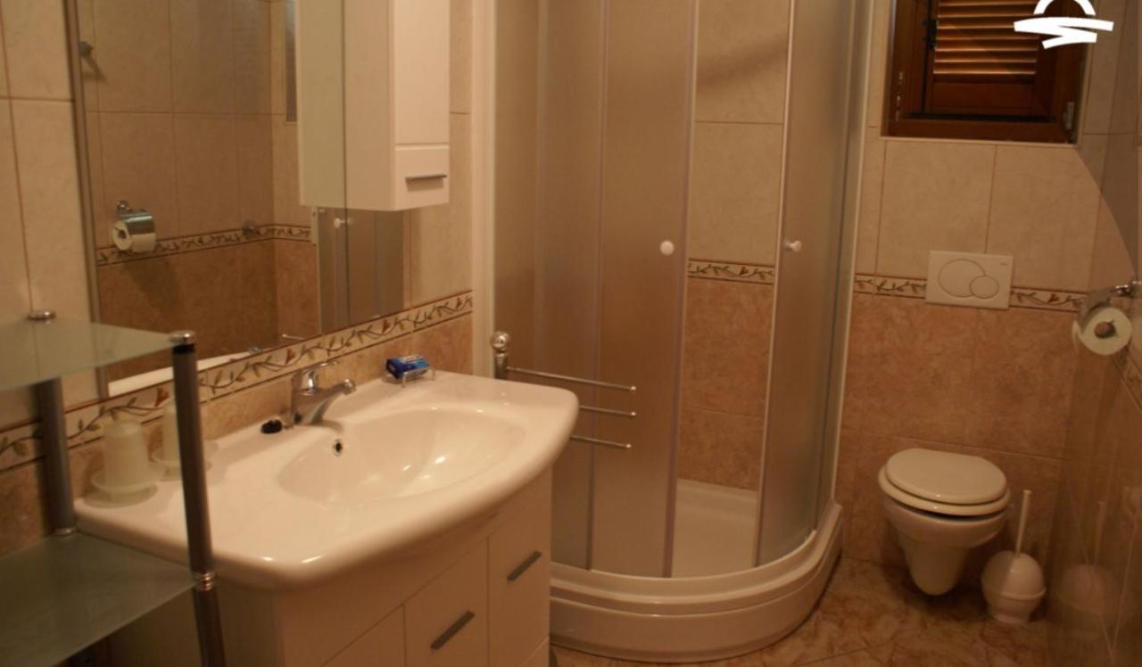 Apartman Luka Krk Town Bagian luar foto